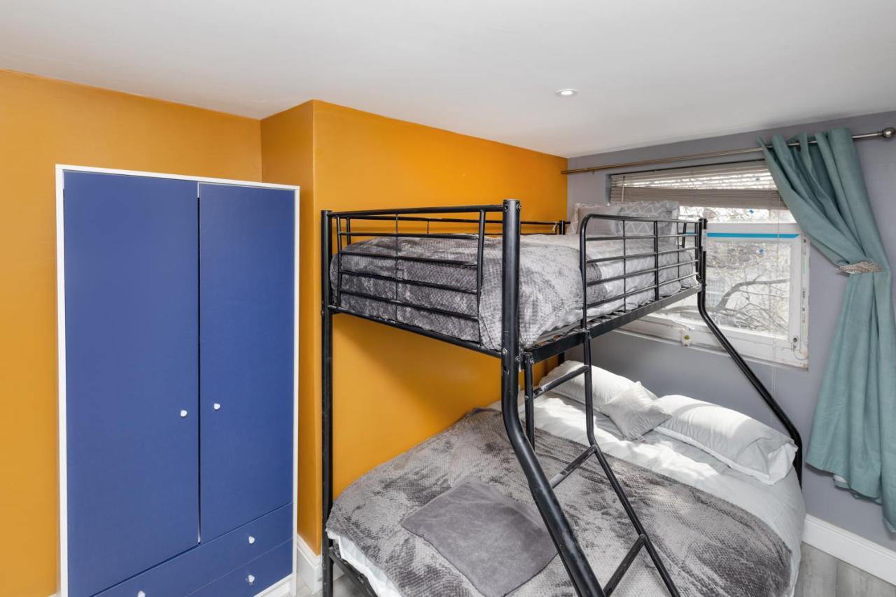 Stockton Town Centre Studio Apartments Free Parking And Wi-Fi Exterior photo
